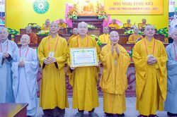 Ban Từ thiện x&atilde; hội Trung ương tổng kết kh&oacute;a IX: Trao 103 Bằng tuy&ecirc;n dương c&ocirc;ng đức c&aacute;c tập thể v&agrave; c&aacute; nh&acirc;n