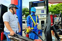 PVOIL tiếp tục giảm 350 đồng/lít xăng dầu đến ngày 29/10