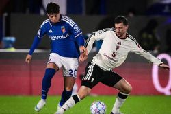 Nội bộ Man United tranh c&atilde;i sau trận thua Como