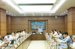 Hoàn thiện chính sách đất đai, bảo vệ quyền lợi hợp pháp của người sử dụng đất