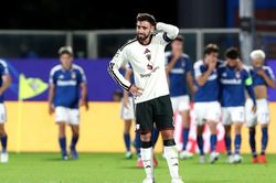Bruno Fernandes gửi th&ocirc;ng điệp đến Michael Carrick sau trận thua muối mặt