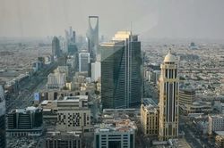 Houthi tấn c&ocirc;ng dồn dập, Mỹ r&uacute;t bớt nh&acirc;n vi&ecirc;n ngoại giao ở Ả Rập X&ecirc; &Uacute;t