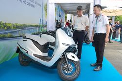 C&aacute;n bộ Sở X&acirc;y dựng TP.HCM ti&ecirc;n phong sử dụng xe m&aacute;y điện Honda