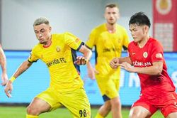 Đ&igrave;nh Bắc ghi b&agrave;n, C&ocirc;ng an H&agrave; Nội h&ograve;a Thanh H&oacute;a 1-1