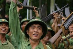 Phim 'M&ugrave;i cỏ ch&aacute;y' - Kh&uacute;c tr&aacute;ng ca về tuổi đ&ocirc;i mươi ở Th&agrave;nh cổ Quảng Trị