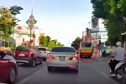 Thanh H&oacute;a: Một t&agrave;i xế xe bu&yacute;t bị phạt 19 triệu đồng v&igrave; vượt đ&egrave;n đỏ