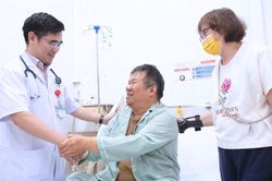 Người đ&agrave;n &ocirc;ng 61 tuổi 3 lần ngừng tim trong nửa giờ v&igrave; nhồi m&aacute;u cơ tim cấp
