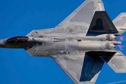 Tiêm kích F-22 Mỹ khiến 2 máy bay F-4 Iran tháo chạy chỉ bằng 1 câu nói