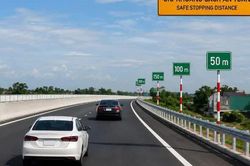 7 tuyến cao tốc phải bổ sung biển b&aacute;o khoảng c&aacute;ch an to&agrave;n trước ng&agrave;y 31/10