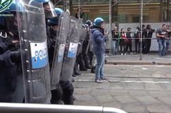 Italy điều 500 binh sĩ tới Milan bảo vệ c&aacute;c cửa h&agrave;ng xa xỉ khi biểu t&igrave;nh biến th&agrave;nh bạo loạn