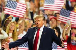 Tỷ lệ ủng hộ &ocirc;ng Trump chạm đ&aacute;y, đảng Cộng h&ograve;a chịu sức &eacute;p trước bầu cử giữa kỳ