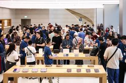 iPhone Duo đem lại cảnh tượng nhiều năm mới gặp