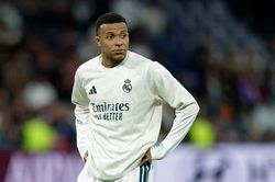 Mbappe bị phản ứng v&igrave; vận động Quả b&oacute;ng V&agrave;ng qu&aacute; lộ liễu