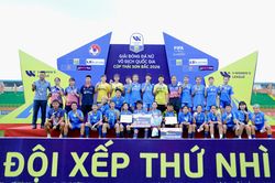 B&iacute;ch Th&ugrave;y lập c&uacute; đ&uacute;p, CLB Th&aacute;i Nguy&ecirc;n T&T gi&agrave;nh ng&ocirc;i &aacute; qu&acirc;n