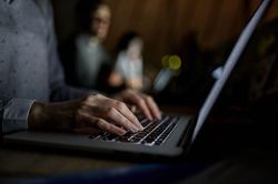 Lỗ hổng bảo mật 10 năm khiến hàng loạt website tạm ngừng hoạt động