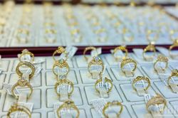 Gi&aacute; v&agrave;ng ng&agrave;y 23/10: Trong nước, thế giới đồng loạt giảm