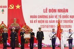 [Ảnh] Lễ truy tặng danh hiệu Anh hùng Lực lượng vũ trang nhân dân và đón nhận huân chương bảo vệ tổ quốc hạng Nhì Lữ Đoàn 125, Vùng hải quân 2