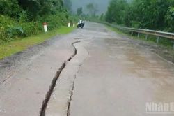 Điều tiết giao th&ocirc;ng phục vụ thi c&ocirc;ng n&acirc;ng cấp đường Hồ Ch&iacute; Minh nh&aacute;nh t&acirc;y