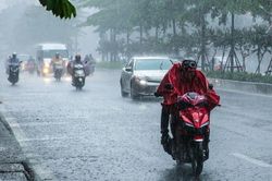 Thời tiết h&ocirc;m nay (23-10): Mưa r&agrave;o v&agrave; d&ocirc;ng tại nhiều v&ugrave;ng tr&ecirc;n cả nước