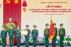 C&ocirc;ng ty Quản l&yacute; t&agrave;i sản Viettel đ&oacute;n nhận Hu&acirc;n chương Lao động hạng Nh&igrave;