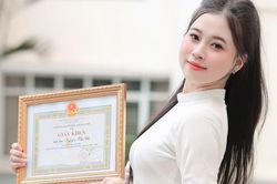 Bỏ việc ổn định, cô gái quê Bắc Ninh thi lại đại học và trở thành thủ khoa đầu ra