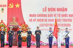 Lữ đoàn 125 Hải quân đón nhận Huân chương Bảo vệ Tổ quốc hạng nhì