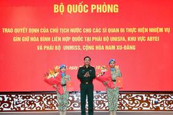 Trao Quyết định của Chủ tịch nước cho 2 sĩ quan lên đường làm nhiệm vụ gìn giữ hòa bình