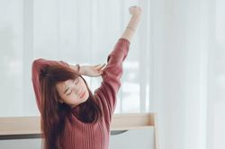 6 th&oacute;i quen nhỏ gi&uacute;p cả ng&agrave;y tr&agrave;n đầy năng lượng