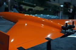 Xem c&aacute;c mẫu drone mới tại triển l&atilde;m qu&acirc;n sự ở S&eacute;c