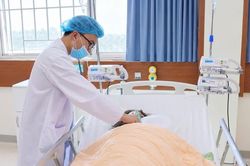 Gia Lai: K&iacute;ch hoạt b&aacute;o động đỏ, cứu sống sản phụ mang thai 34 tuần nguy kịch do ph&ugrave; phổi cấp