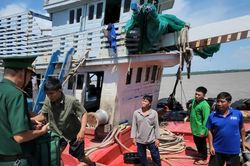Chủ t&agrave;u kể gi&acirc;y ph&uacute;t hoảng loạn khi t&agrave;u ch&igrave;m giữa biển l&uacute;c nửa đ&ecirc;m