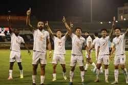 Đ&aacute;nh bại HAGL tr&ecirc;n s&acirc;n kh&aacute;ch, SLNA chiếm đỉnh bảng V.League