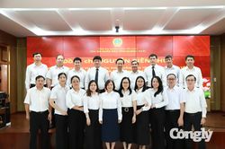 Ph&oacute; Ch&aacute;nh &aacute;n Nguyễn Bi&ecirc;n Th&ugrave;y l&agrave;m việc với T&ograve;a &aacute;n Quảng Ng&atilde;i