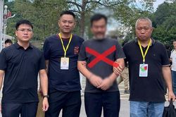 Trục xuất đối tượng truy n&atilde; nhập cảnh tr&aacute;i ph&eacute;p v&agrave;o Việt Nam