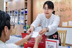 'Thể chế đang được viết lại với tốc độ chưa từng c&oacute;'