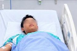Bé trai 14 tuổi bị sét đánh ngưng tim, chuyển cấp cứu qua 3 bệnh viện