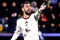 Lisandro v&agrave; Bruno Fernandes nổi loạn: Địa chấn rung chuyển MU