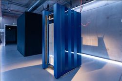 Một trường đại học Việt Nam sắp triển khai m&aacute;y t&iacute;nh lượng tử