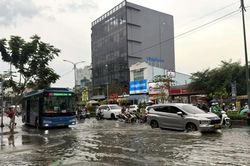 TP Hồ Ch&iacute; Minh giảm mưa cuối tuần, đề ph&ograve;ng ngập do triều cường