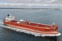 T&agrave;u đầu ti&ecirc;n chở dầu diesel Nga đang tới New York sau thỏa thuận của Tổng thống Trump