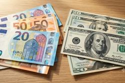 Nợ to&agrave;n cầu vượt 365.000 tỷ USD