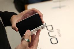 Apple ch&iacute;nh thức gia nhập thị trường điện thoại m&agrave;n h&igrave;nh gập