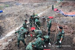 Ph&aacute;t hiện th&ecirc;m 12 h&agrave;i cốt liệt sĩ tại C&ocirc;ng vi&ecirc;n L&ecirc; Thị Ri&ecirc;ng