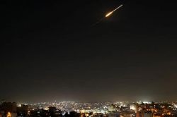 Saudi Arabia đ&aacute;nh chặn t&ecirc;n lửa Houthi, Ai Cập c&acirc;n nhắc hỗ trợ qu&acirc;n sự