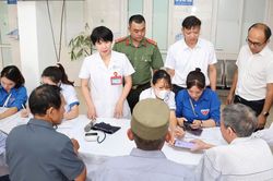 Phường Đa Mai: Dẫn đầu th&agrave;nh phố về tỷ lệ người d&acirc;n kh&aacute;m sức khỏe v&agrave; lập hồ sơ sức khỏe điện tử