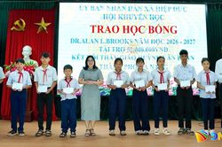 Hội Khuyến học xã Hiệp Đức trao 26 suất học bổng tặng học sinh khó khăn