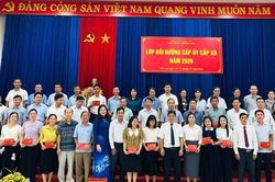 Bế giảng lớp bồi dưỡng cấp ủy cấp x&atilde; năm 2026