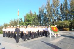 Vùng 4 Hải quân dâng hương tưởng niệm các anh hùng liệt sĩ Gạc Ma