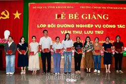 Bế giảng lớp bồi dưỡng nghiệp vụ c&ocirc;ng t&aacute;c văn thư, lưu trữ