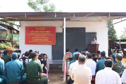 Từ những m&aacute;i nh&agrave; b&igrave;nh y&ecirc;n đến niềm tin với Đảng